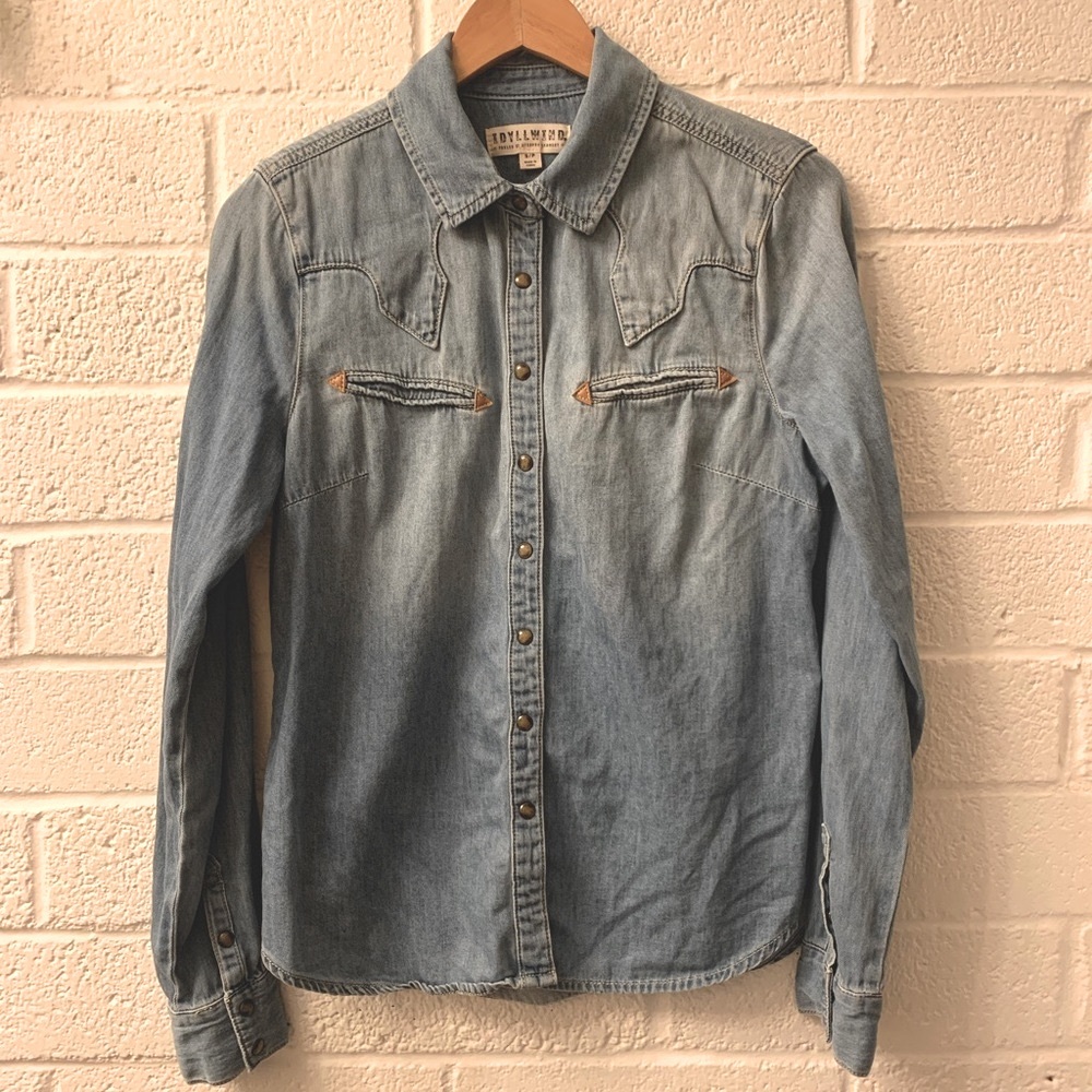 Idyllwind Denim Chambray Pearl Snap Long Sleeve Western Shirt